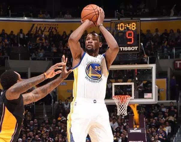 因此史蒂文 因此史蒂文