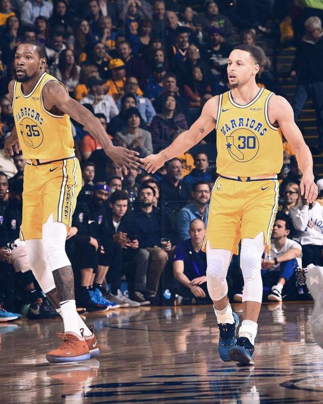 锦标赛上 锦标赛上